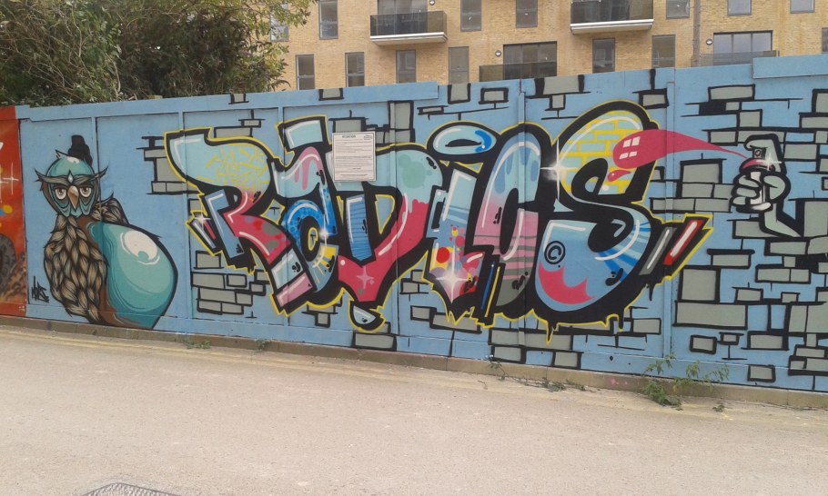 Рисование граффити на стенах