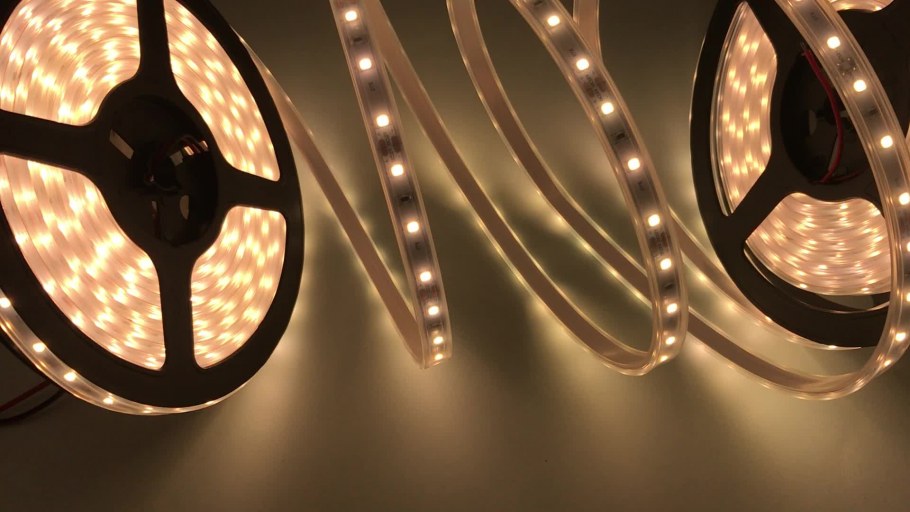 Надпись из гирлянды