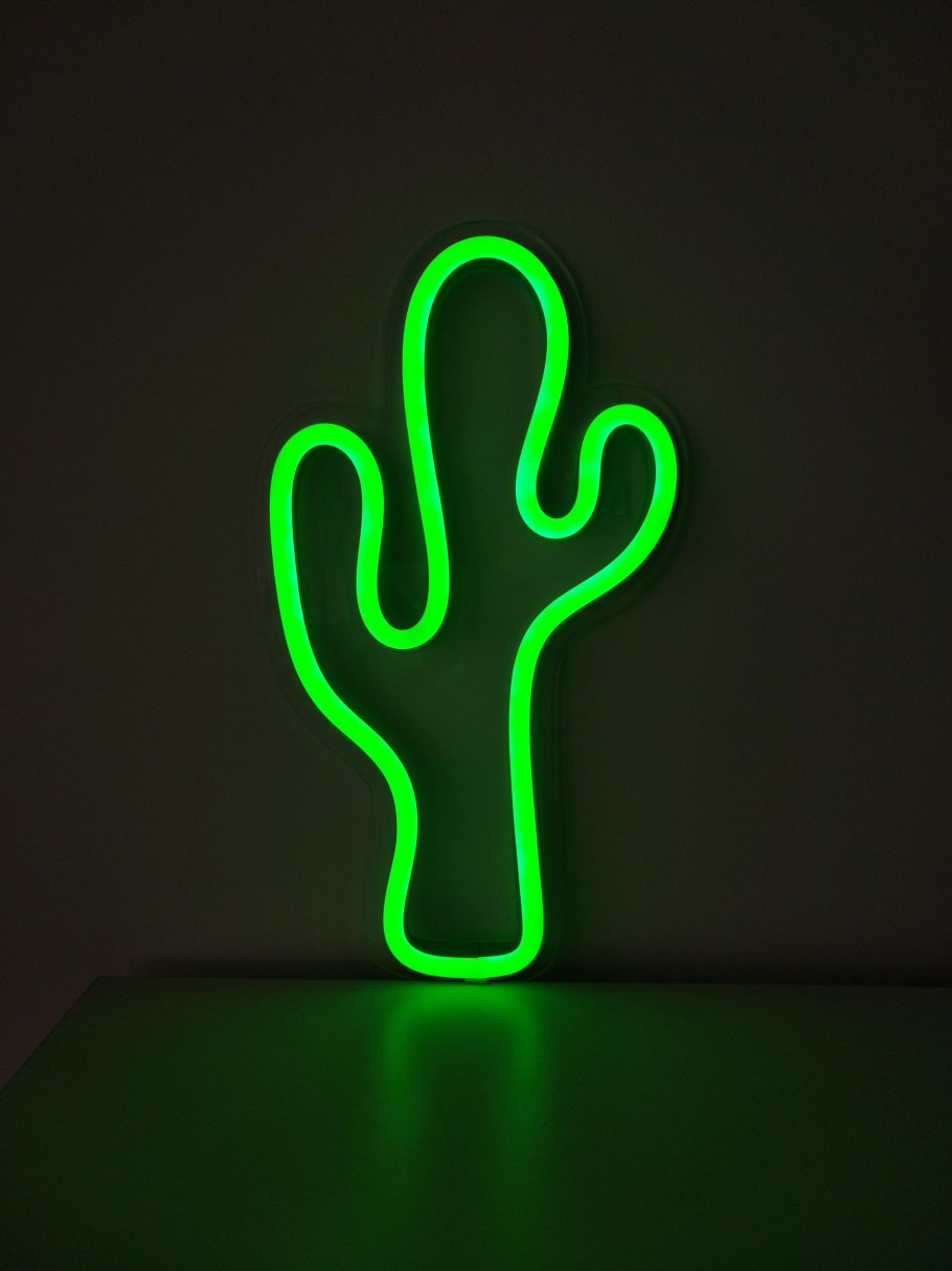 Неоновая вывеска Гарри Поттер