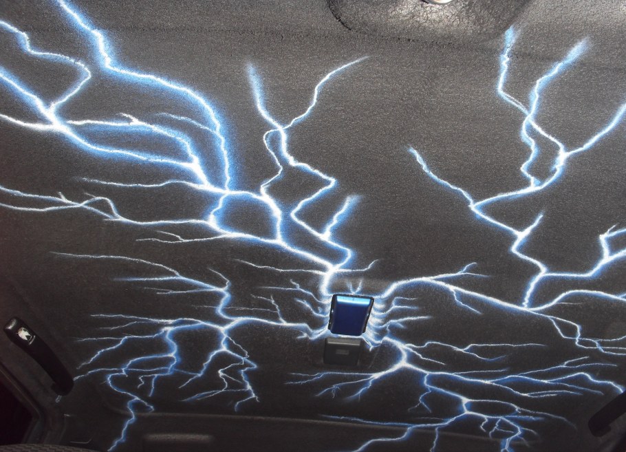 Аэрография на потолке автомобиля