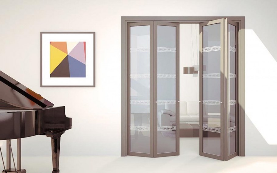 Складывающиеся распашные двери