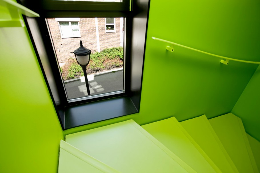 Зеленые стены в интерьере кухни