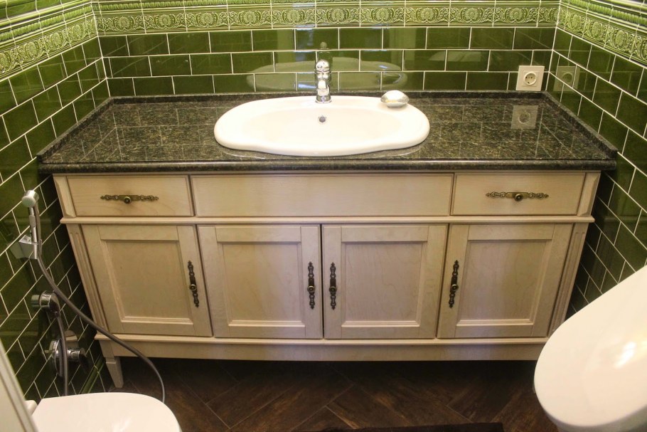 Тумба со встроенной раковиной в ванную