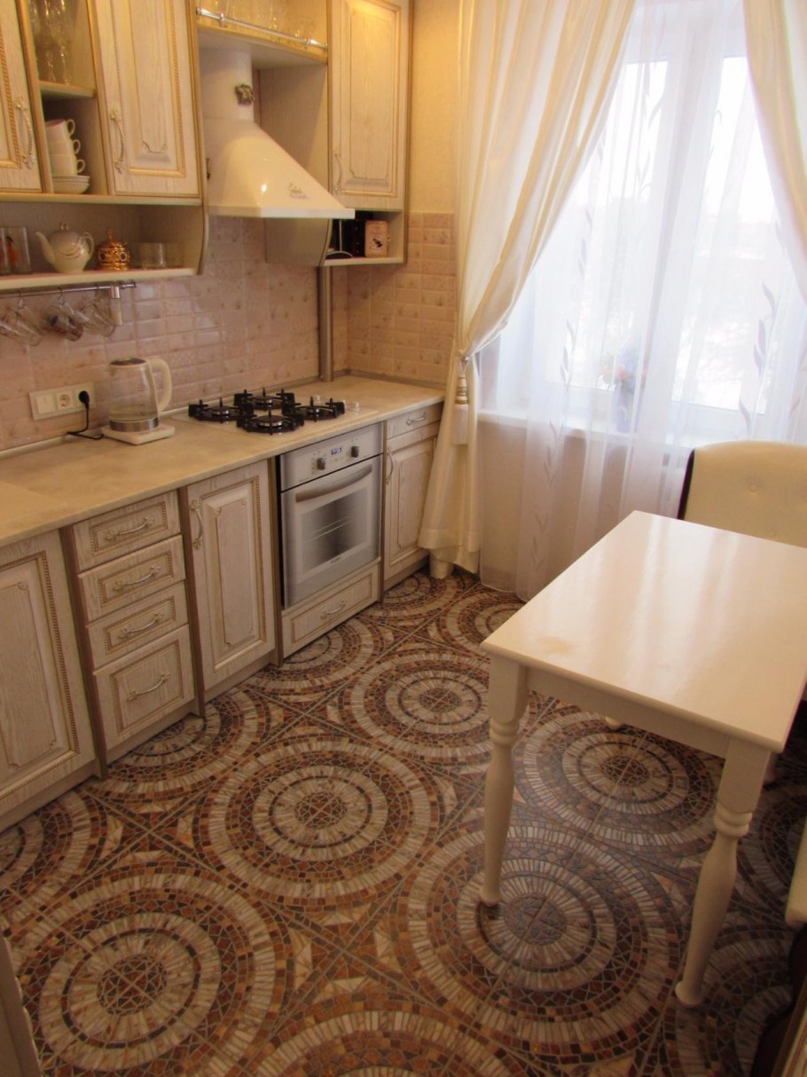 Плитка на кухне на полу 7 кв м