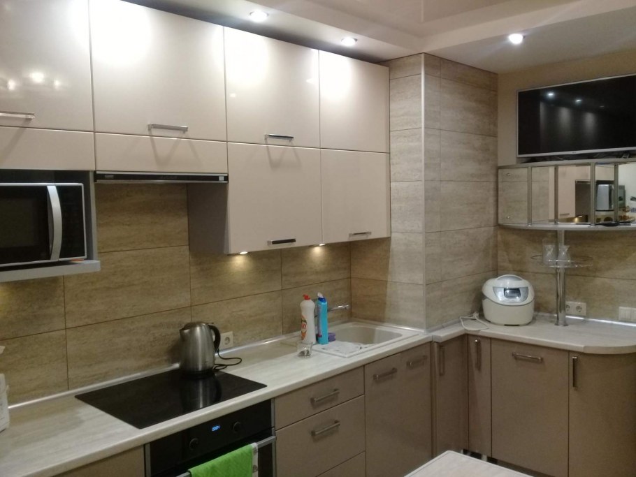 Кухня в бежевых тонах реальные