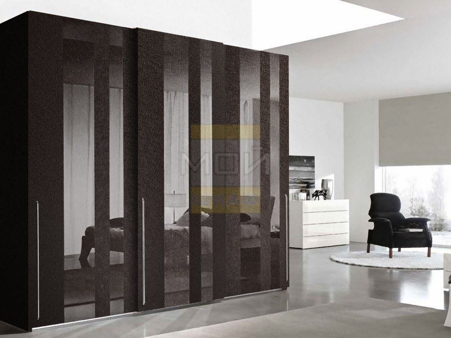 Шкаф серо коричневый