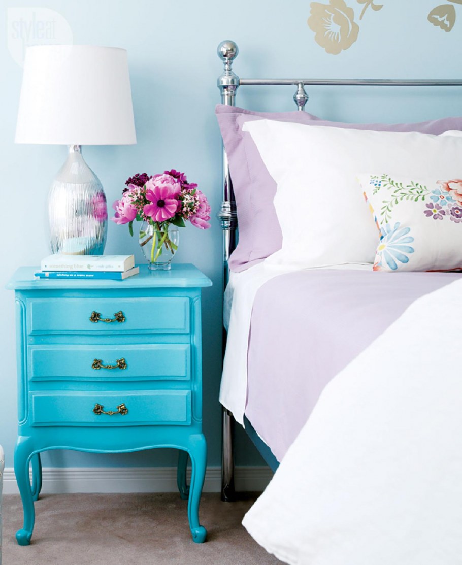 Комната в розово голубых тонах