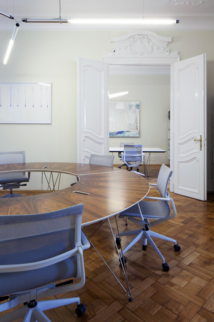 Офис светлый интерьер