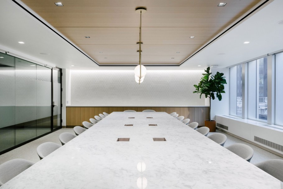 Проект здания отеля в светлых тонах