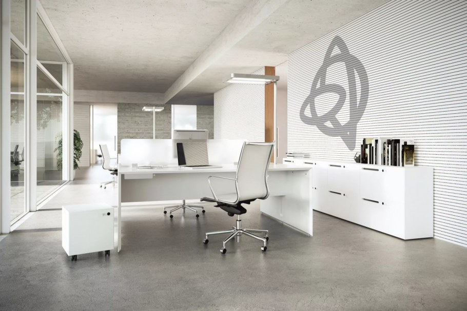 Офис в белом стиле