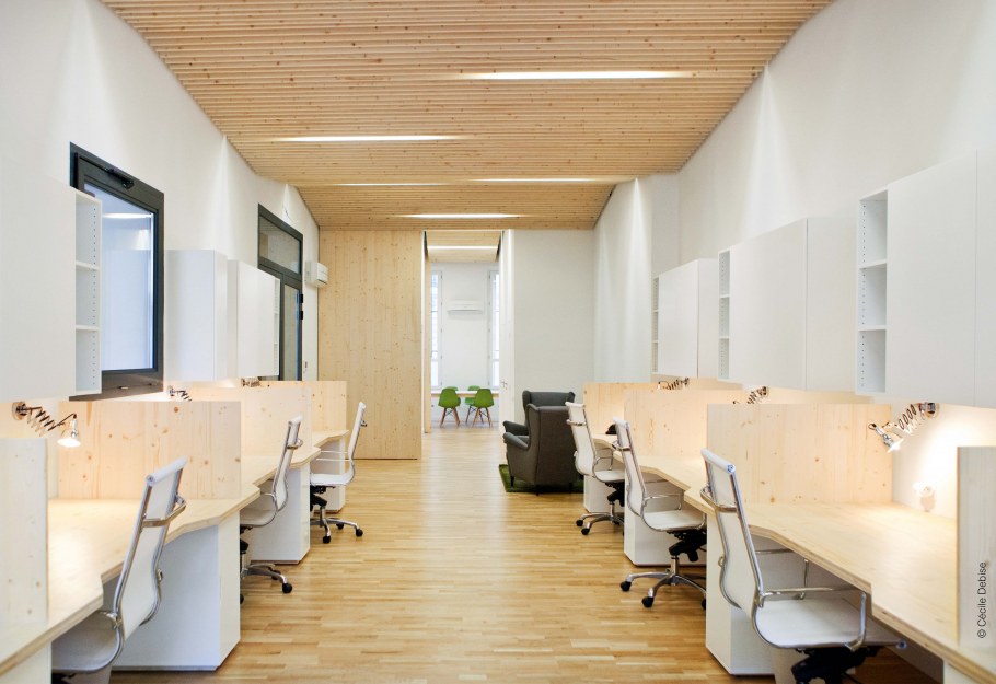 Офис светлый интерьер