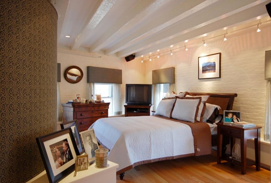 Споты в интерьере спальни