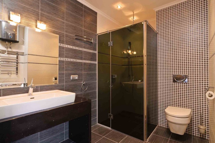 Контрастная ванная комната