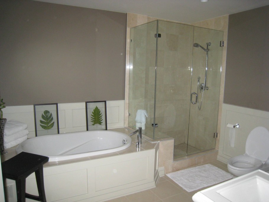 Ванная с ванной и душем эконом