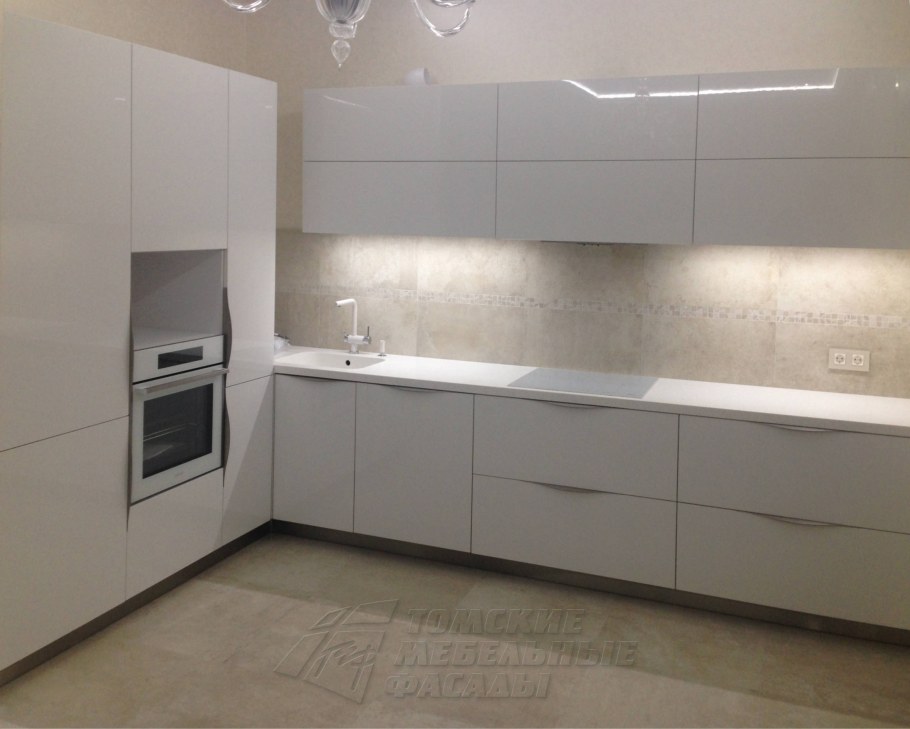 Угловая кухня пластик