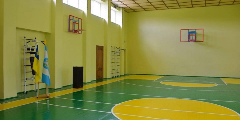 Красивый школьный спортзал