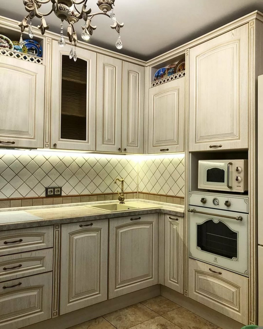 Двухцветные классические кухни