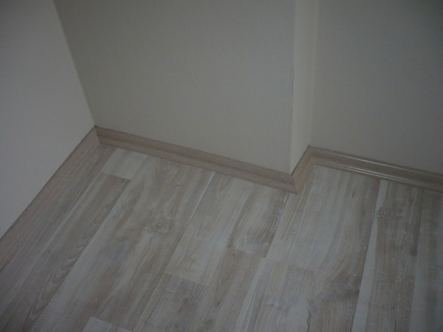 Ламинат Квик степ дуб светлый