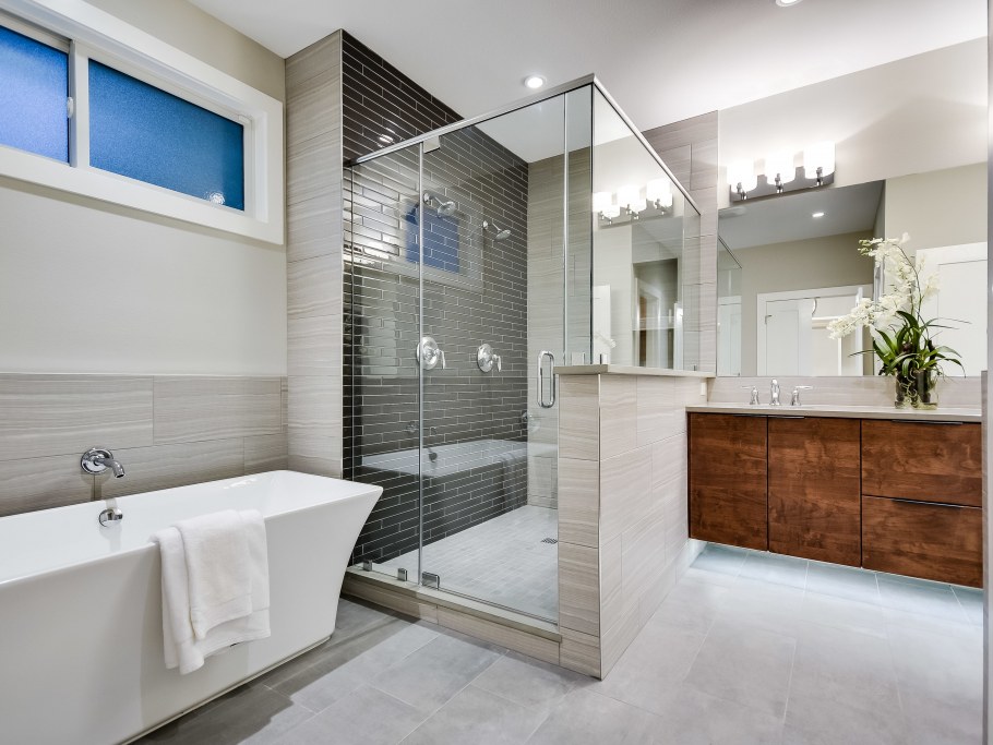 Отдельностоящая ванна с душем