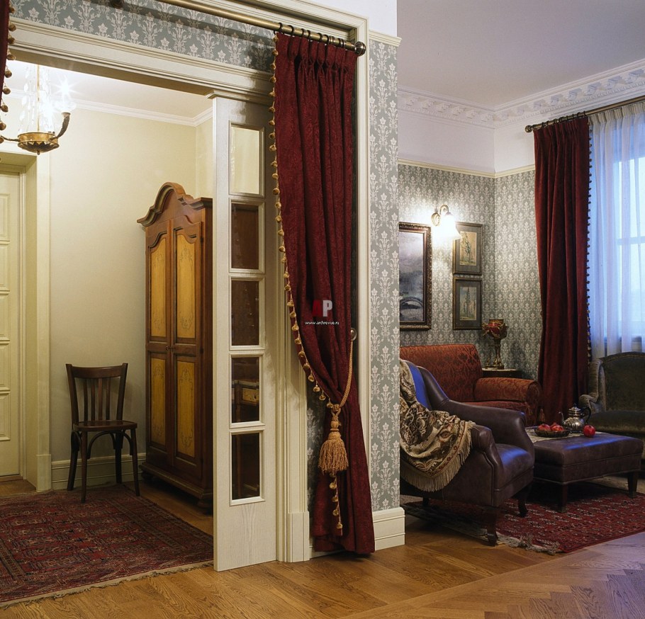 Красные бархатные шторы в интерьере