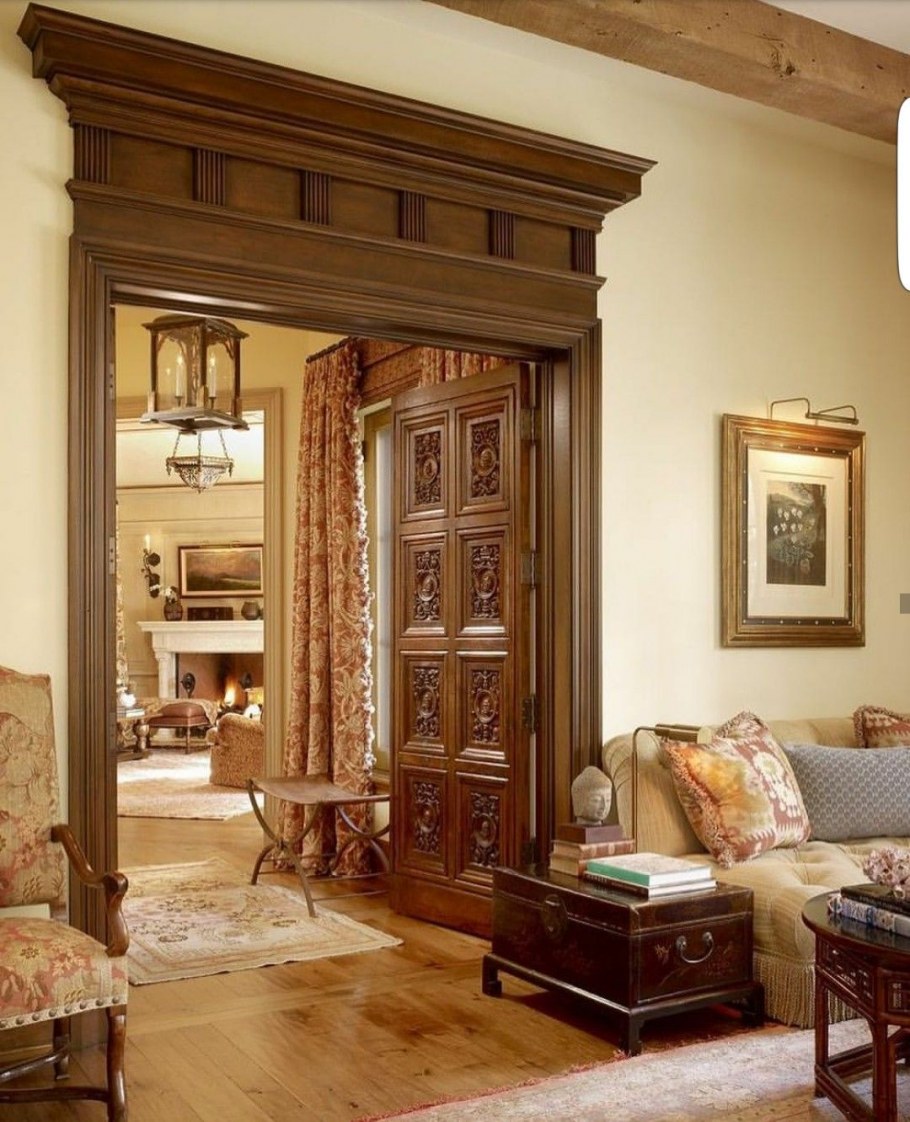 Окно в колониальном стиле