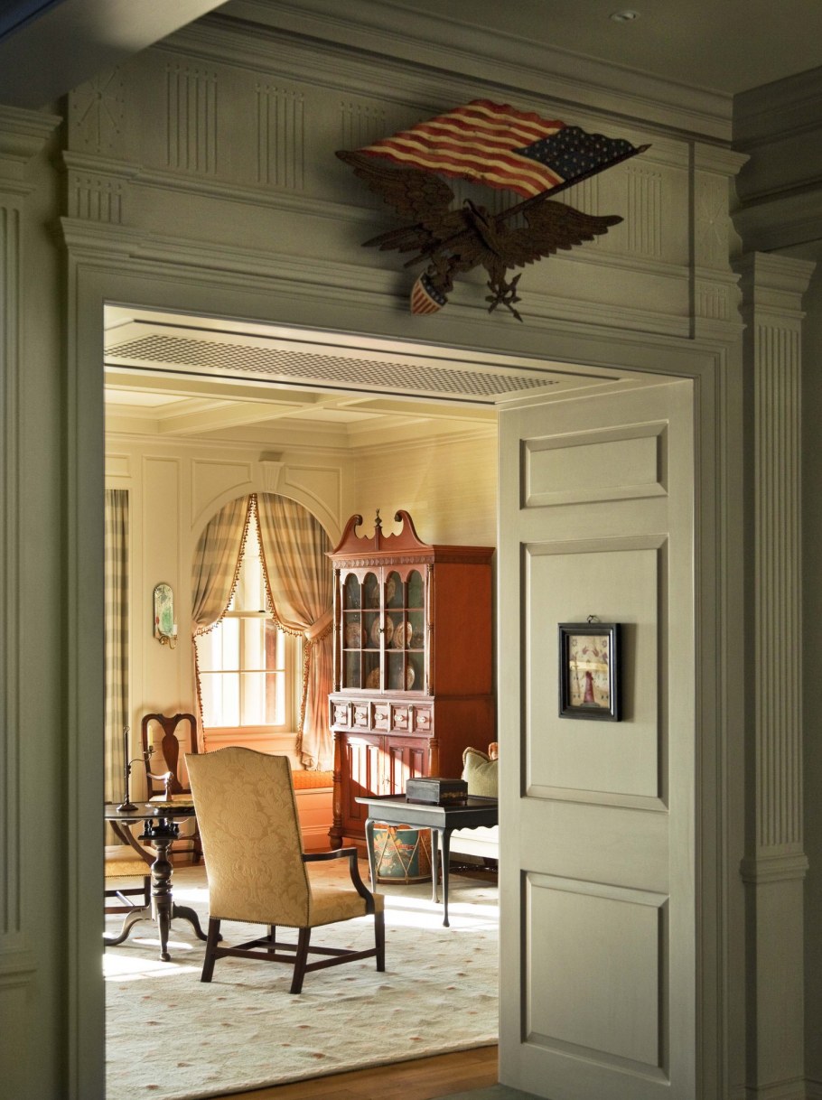 Двери в колониальном стиле