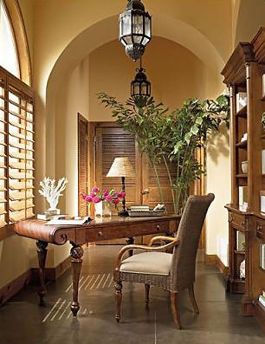 Испанский интерьер двери