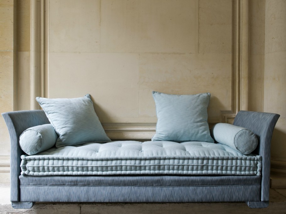 Диван кровать высокий от пола