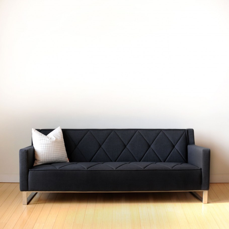 Светло серый диван