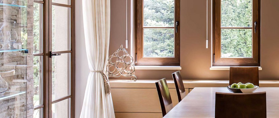 Окна с ламинацией в интерьере