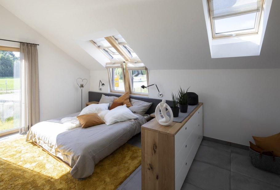 Планировка спальни на мансарде