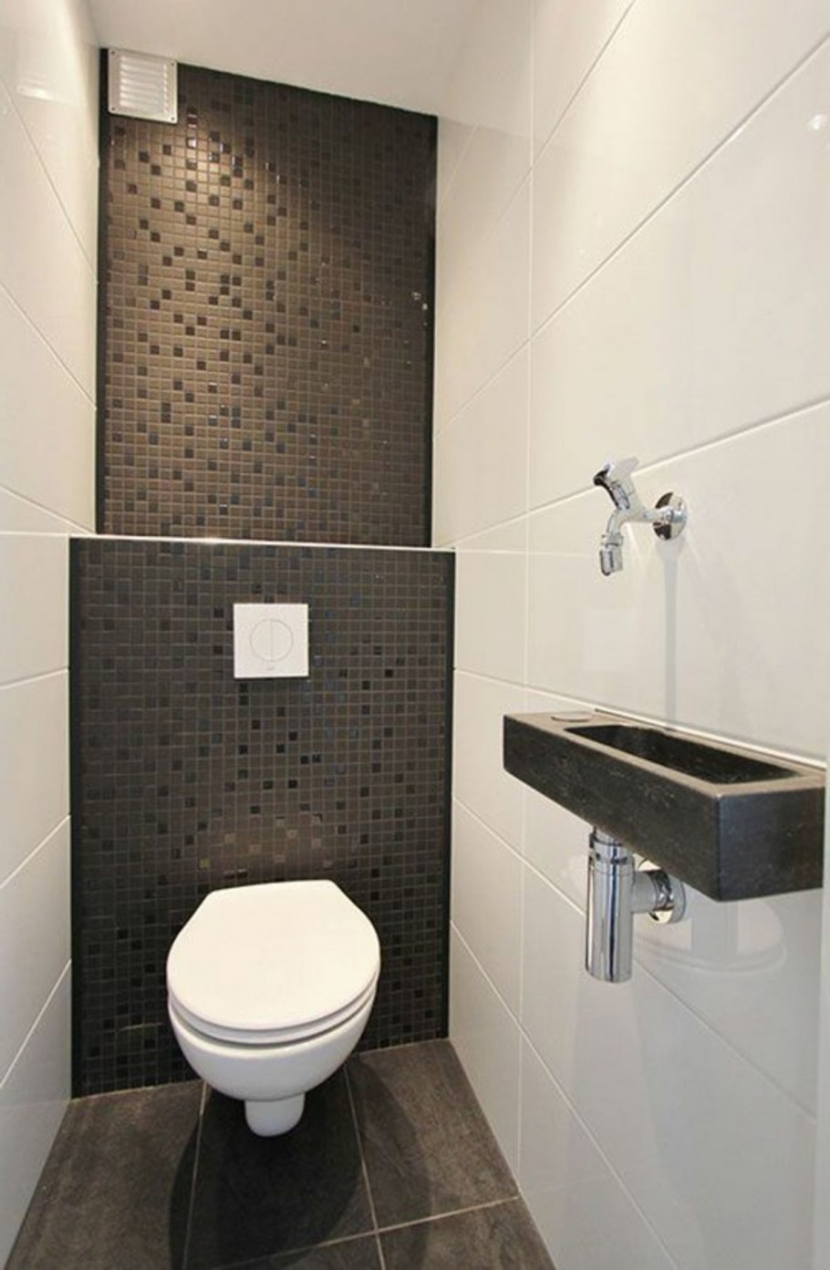 Инсталляция в маленьком туалете