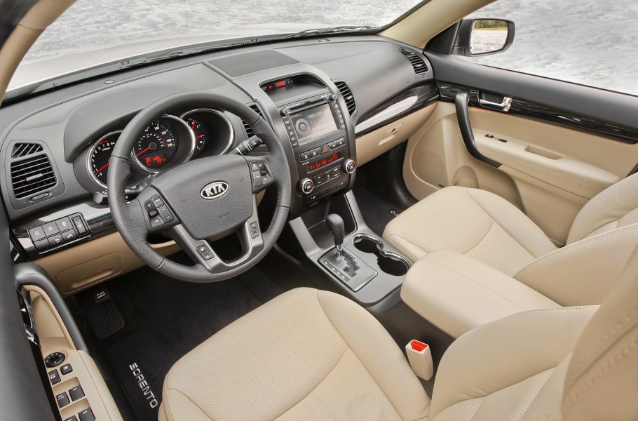 Kia Sorento 2012 салон