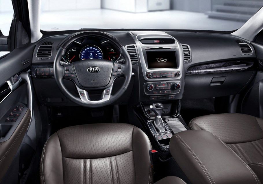 Киа Соренто 2013 года салон