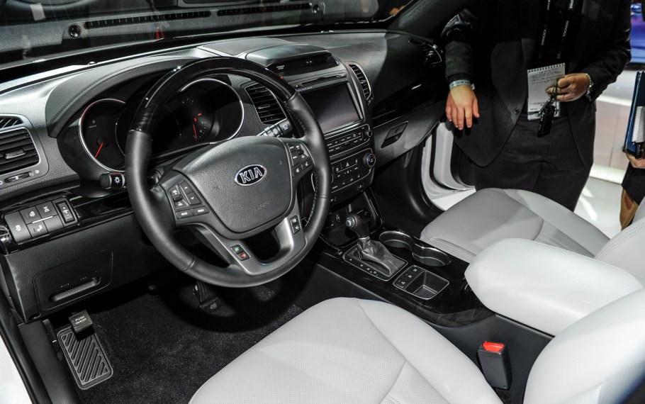 Киа Соренто 2014 салон
