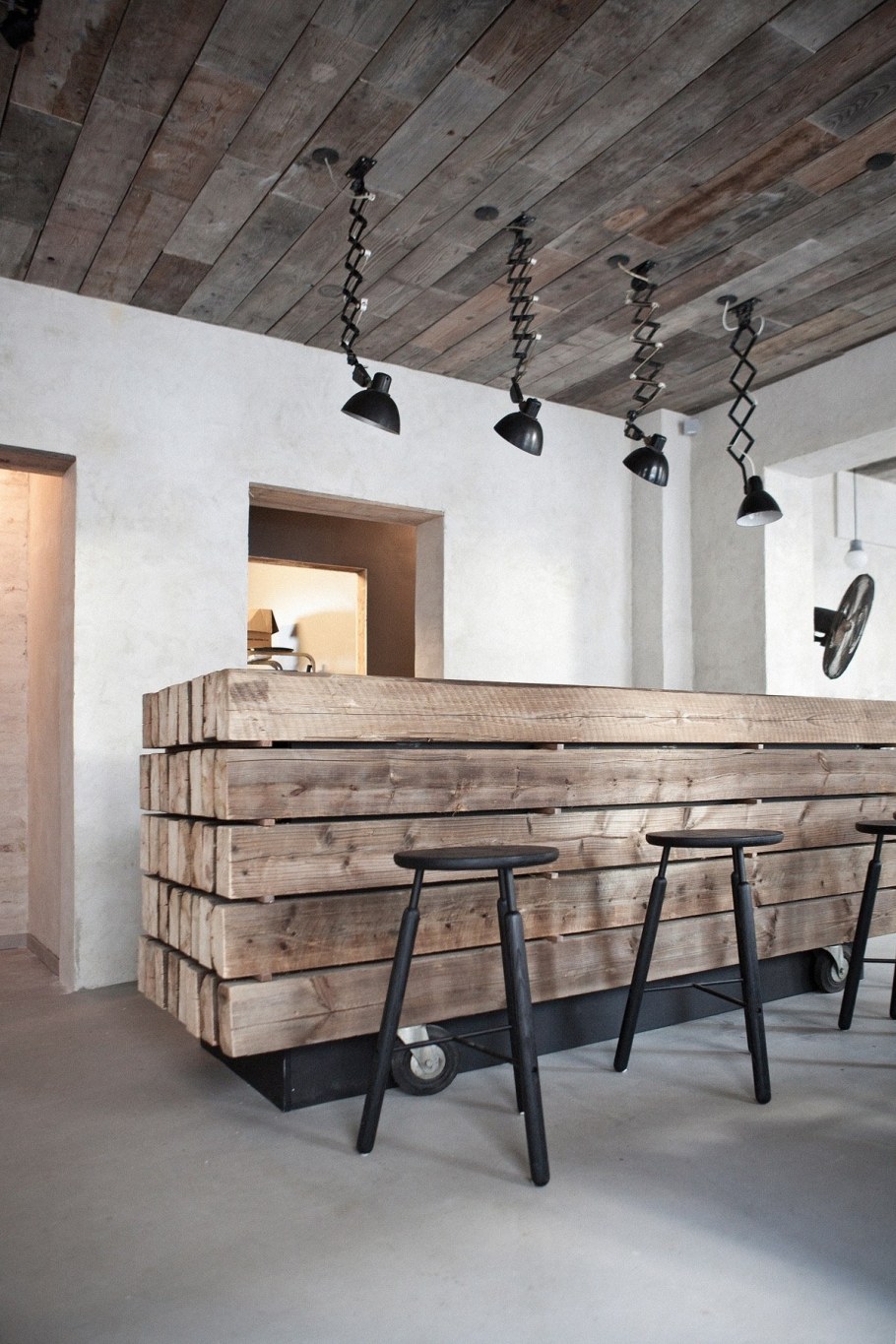 Дерево и металл в интерьере