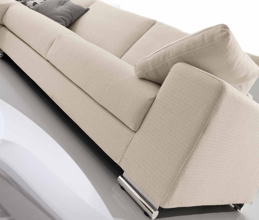 Диван итальянский с широкими подлокотниками