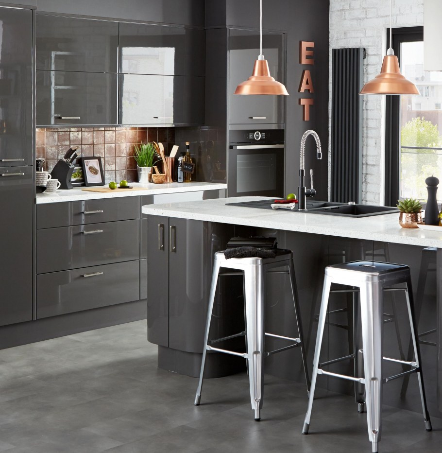 Кухня цвета антрацит