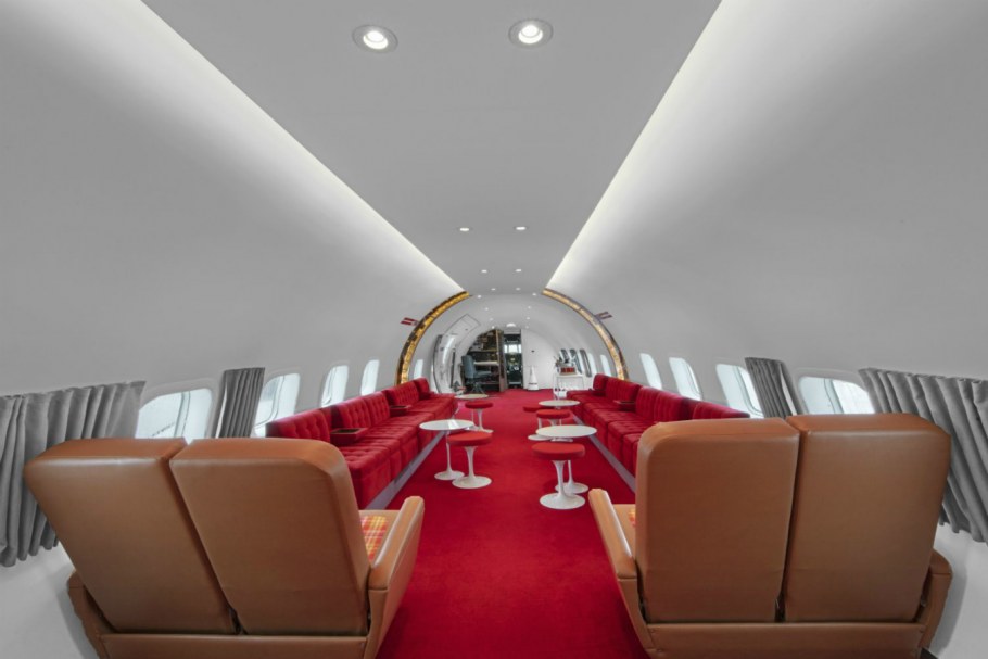 Салон самолета бар