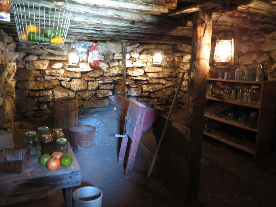 Погреб в деревенском доме