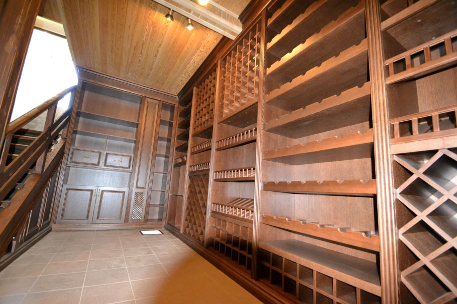 Деревянный погреб