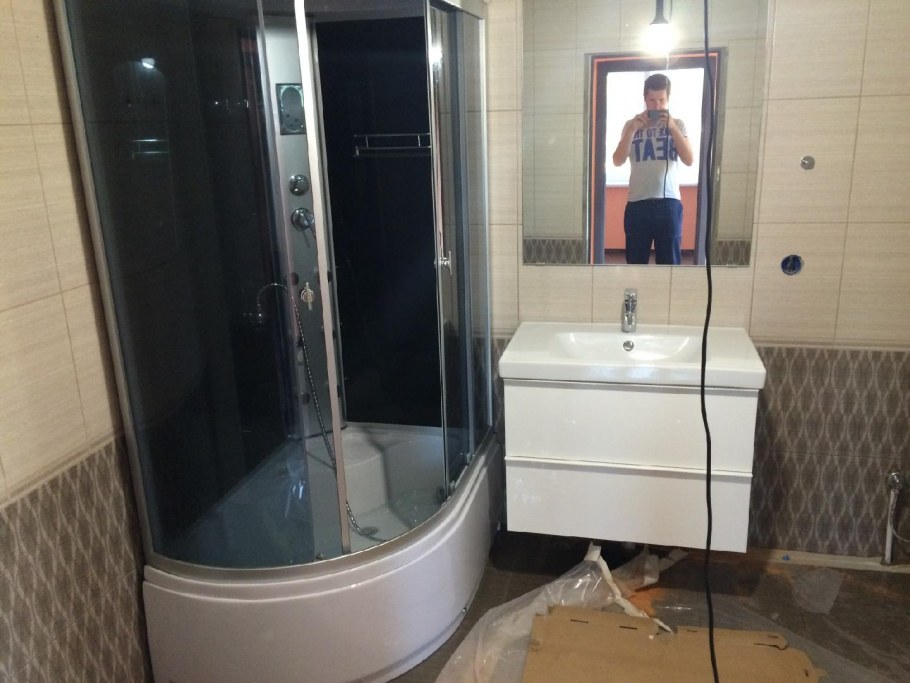 Душевая цельностеклянная угловая