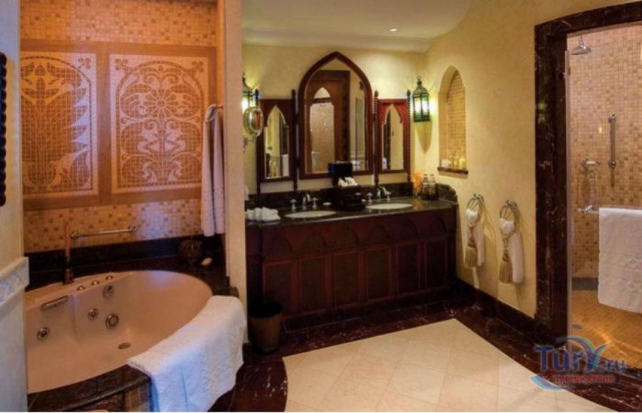 Роскошная круглая ванная в арабских Эмиратах