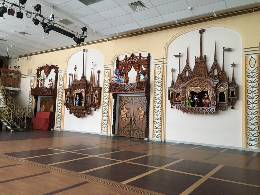 Фойе театра кукольного театра Красноярск