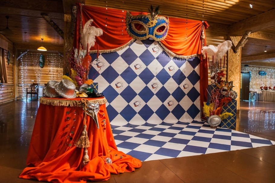 Фотозона в стиле маскарад