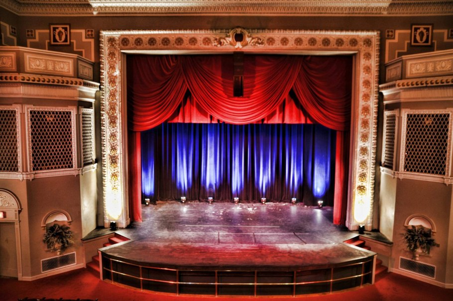Сцена театра