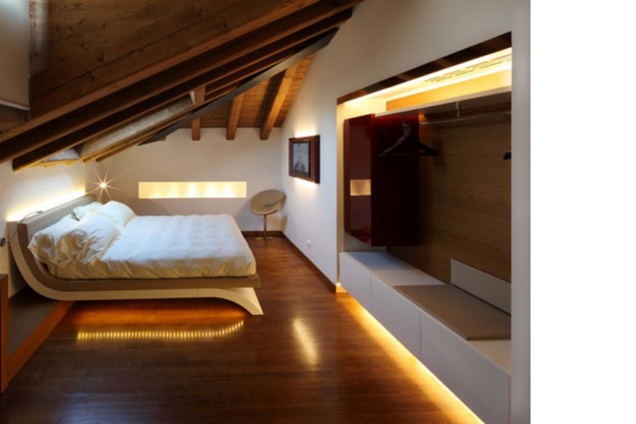 Роскошные спальные комнаты мансард для мужчин