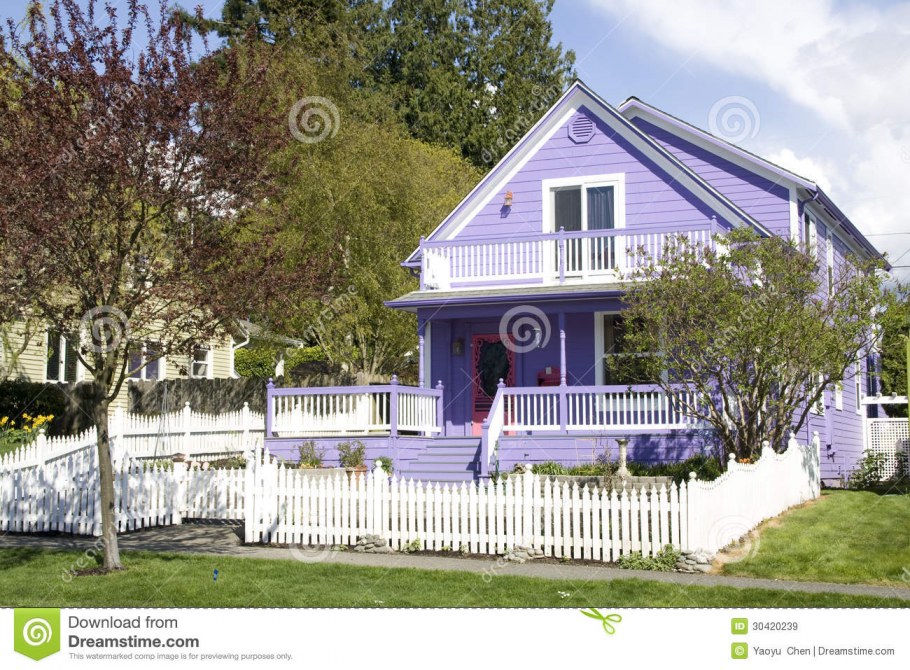 Деревянный дом в цвете Лаванда