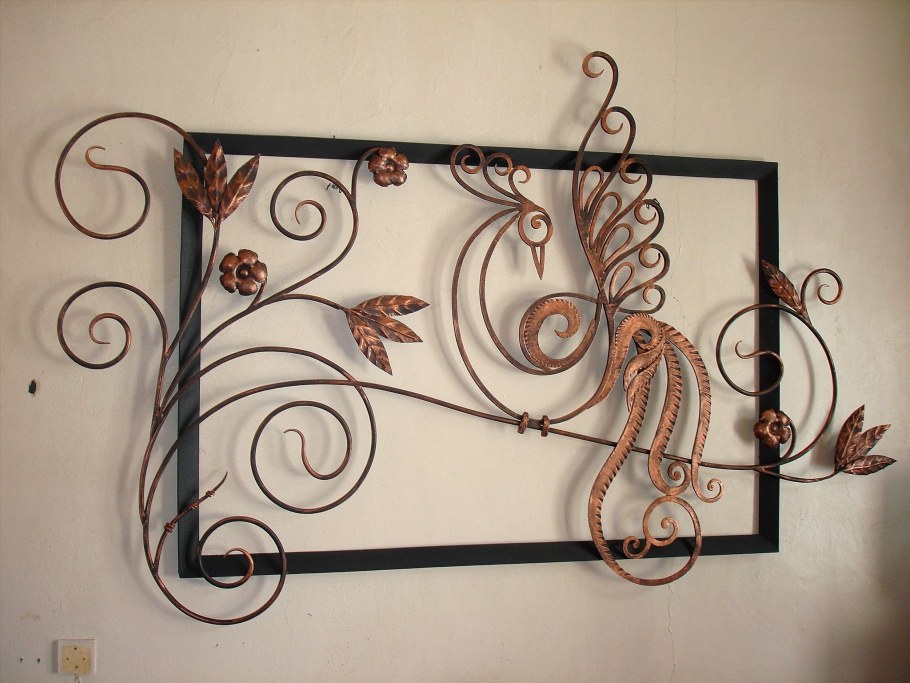 Художественная ковка в интерьере кухни столовой