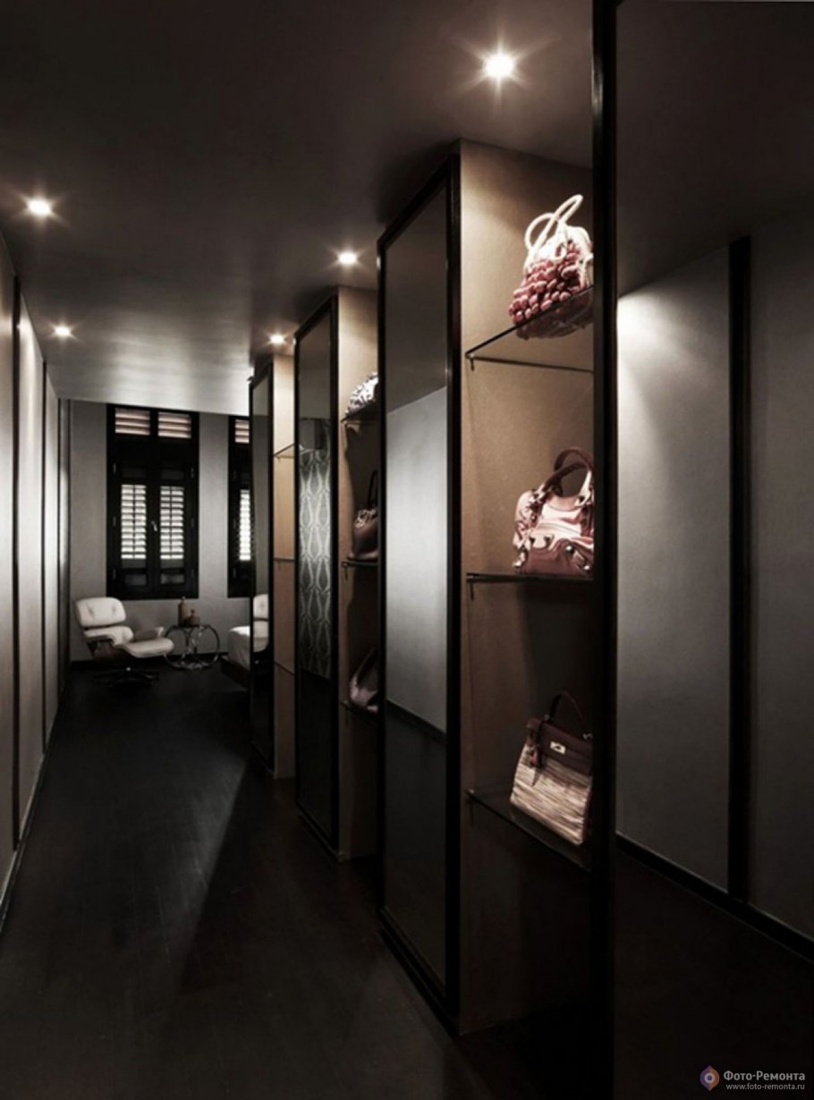 Коридор в темных тонах